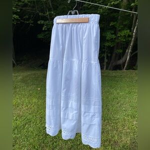 Elegant White Doen Style Maxi Skirt